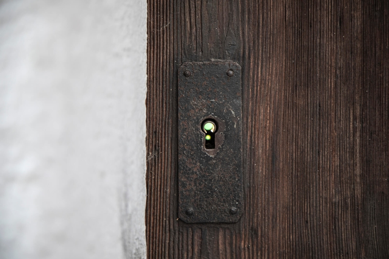 Schlüsselloch in alter Holztür