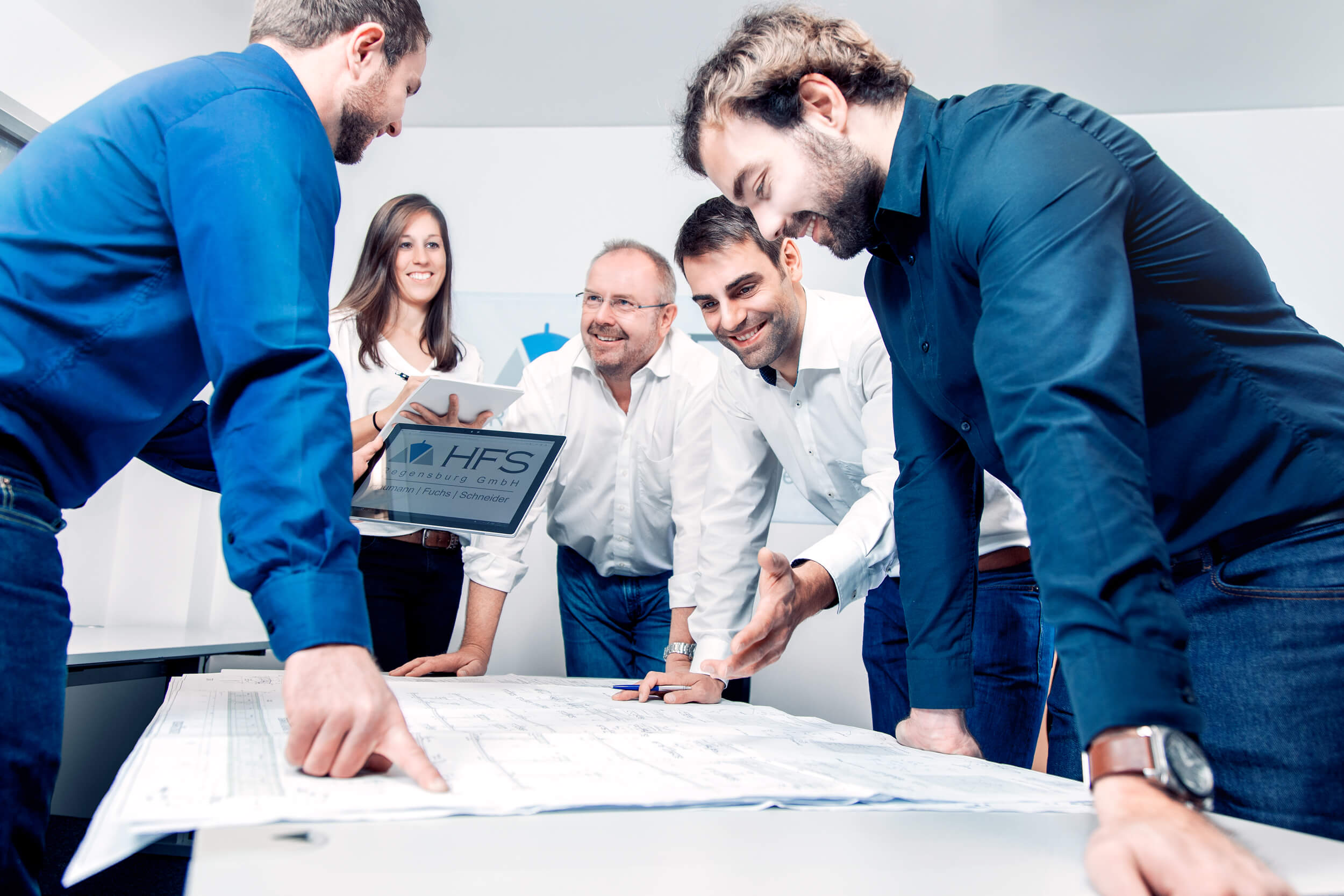 Team des Ingenieurbüros HFS Ingenieure Regensburg GmbH im Gespräch.