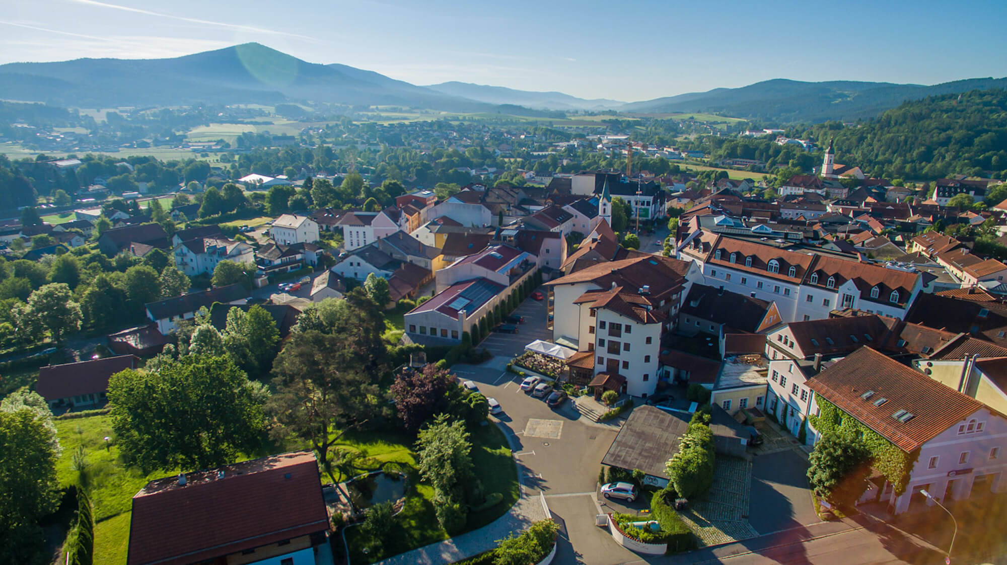 Blick über Bad Kötzting mit dem Amberger Hof im Vordergrund